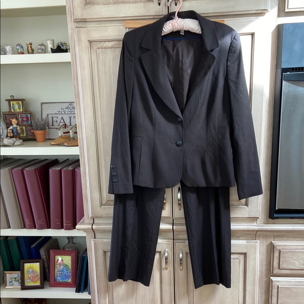 Semantiks womens brown pin stripe pantsuit blazer & trousers sz 8P